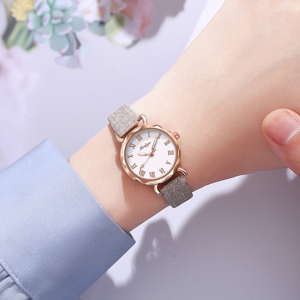 Women Accessories Display - Nouvelles montres à bracelet en cuir