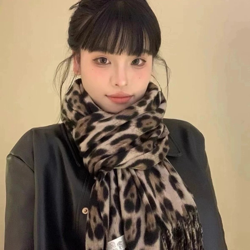 Écharpe rétro en soie à motif  - Women'S Winter Accessories Set avis et prix