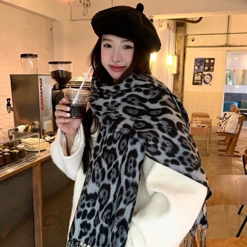 Écharpe rétro en soie à motif  - Women'S Winter Accessories Set avis et prix